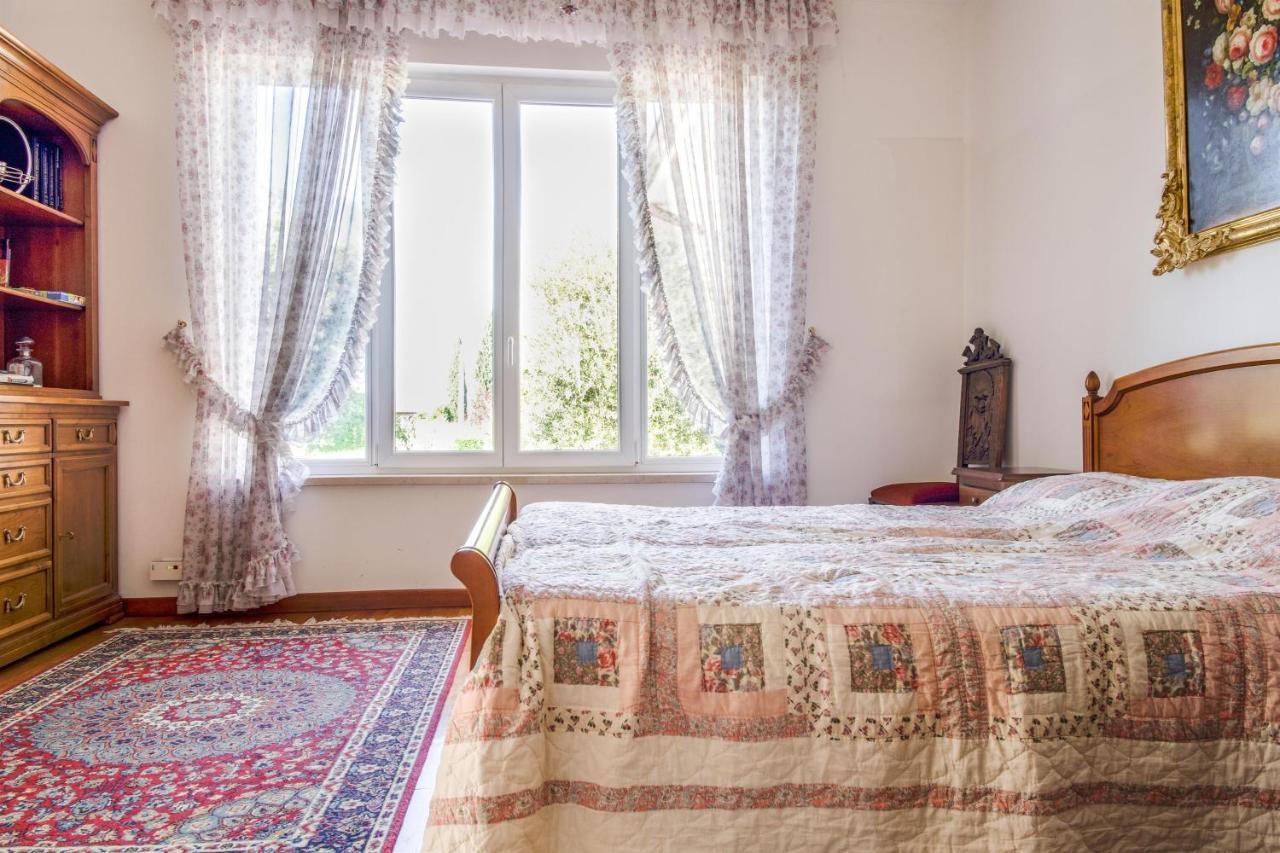 Villa Carini With 3000 Mq Garden & Heated Pool 卡斯特努沃德加尔达 外观 照片