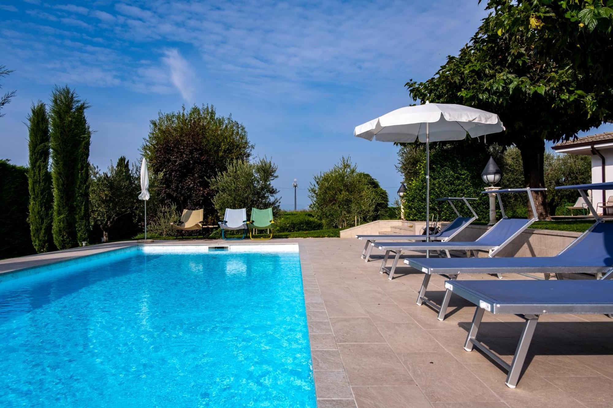 Villa Carini With 3000 Mq Garden & Heated Pool 卡斯特努沃德加尔达 外观 照片