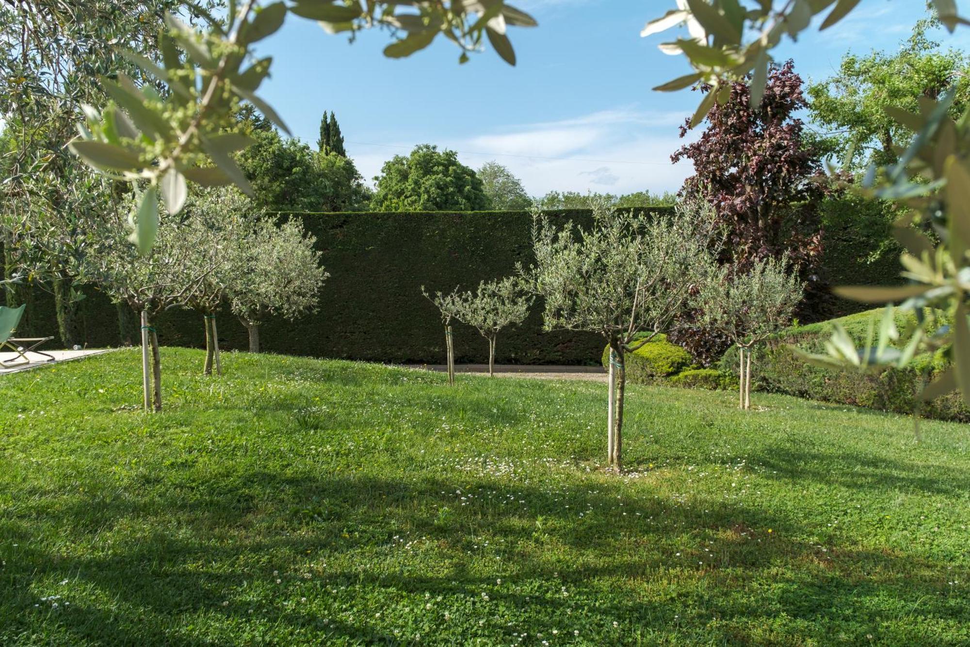 Villa Carini With 3000 Mq Garden & Heated Pool 卡斯特努沃德加尔达 外观 照片