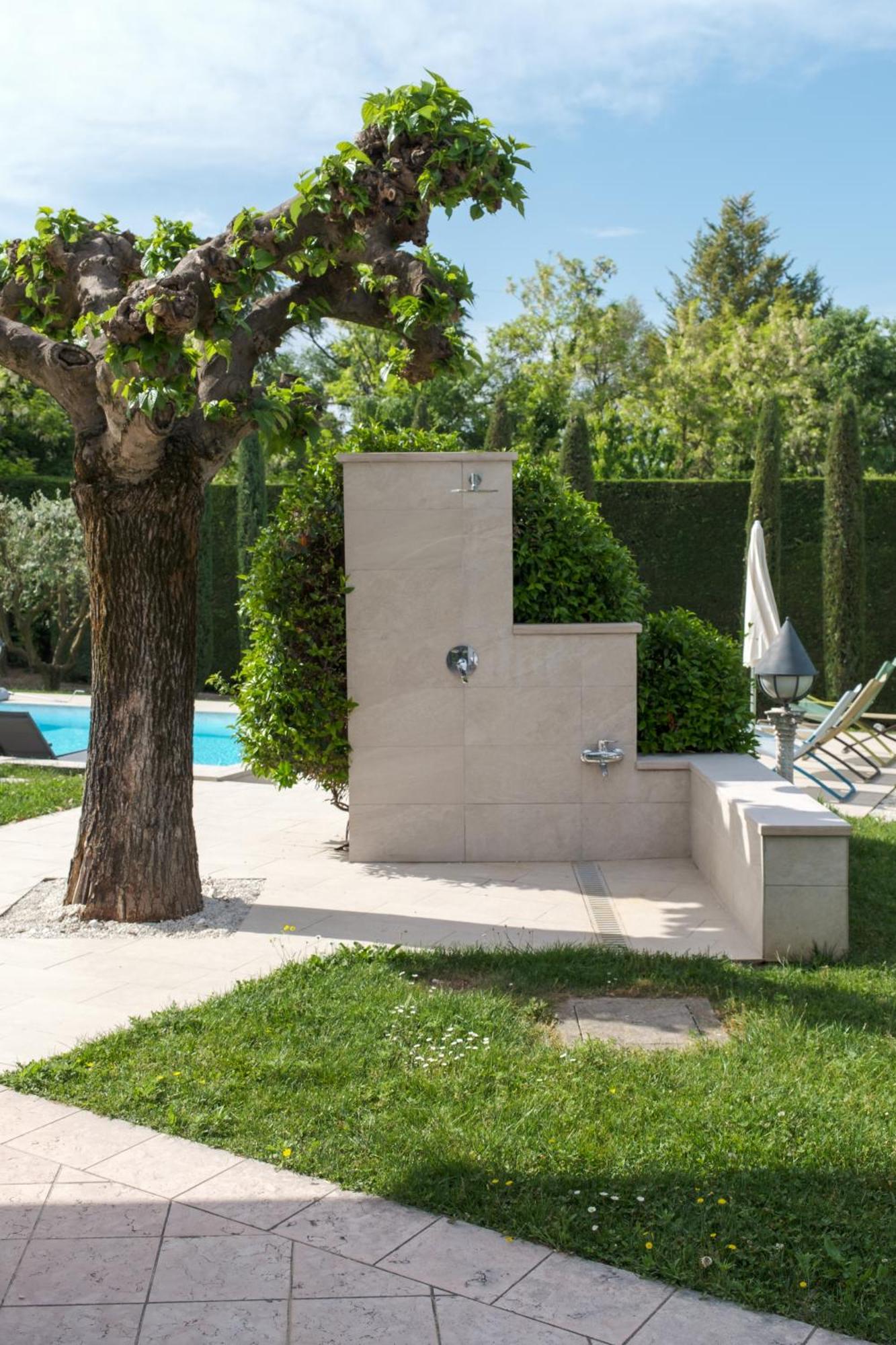 Villa Carini With 3000 Mq Garden & Heated Pool 卡斯特努沃德加尔达 外观 照片