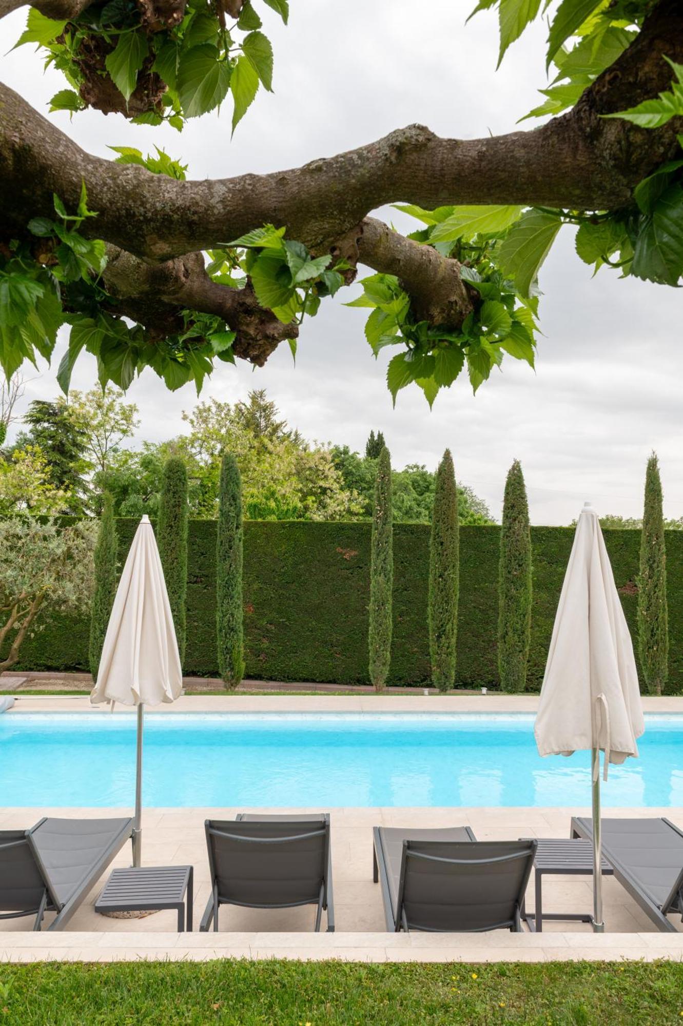 Villa Carini With 3000 Mq Garden & Heated Pool 卡斯特努沃德加尔达 外观 照片