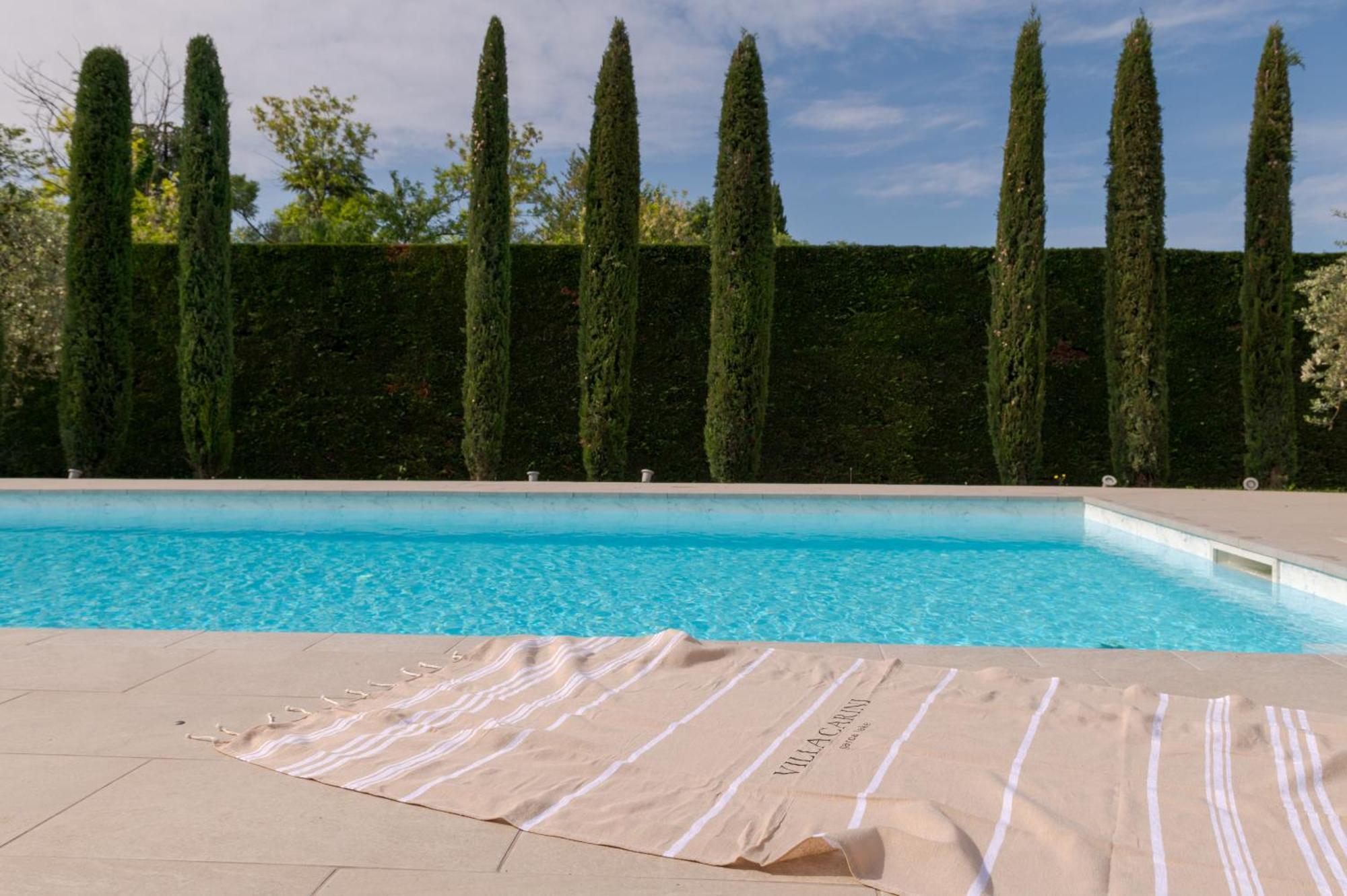 Villa Carini With 3000 Mq Garden & Heated Pool 卡斯特努沃德加尔达 外观 照片