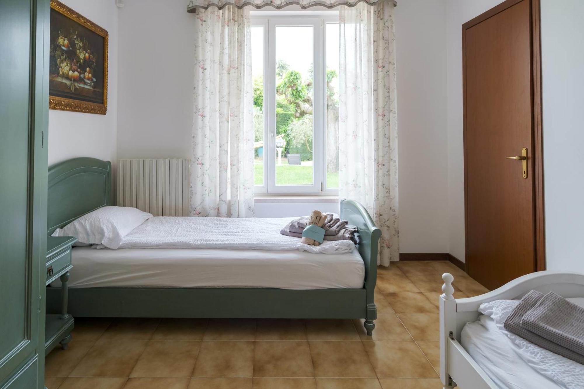Villa Carini With 3000 Mq Garden & Heated Pool 卡斯特努沃德加尔达 外观 照片