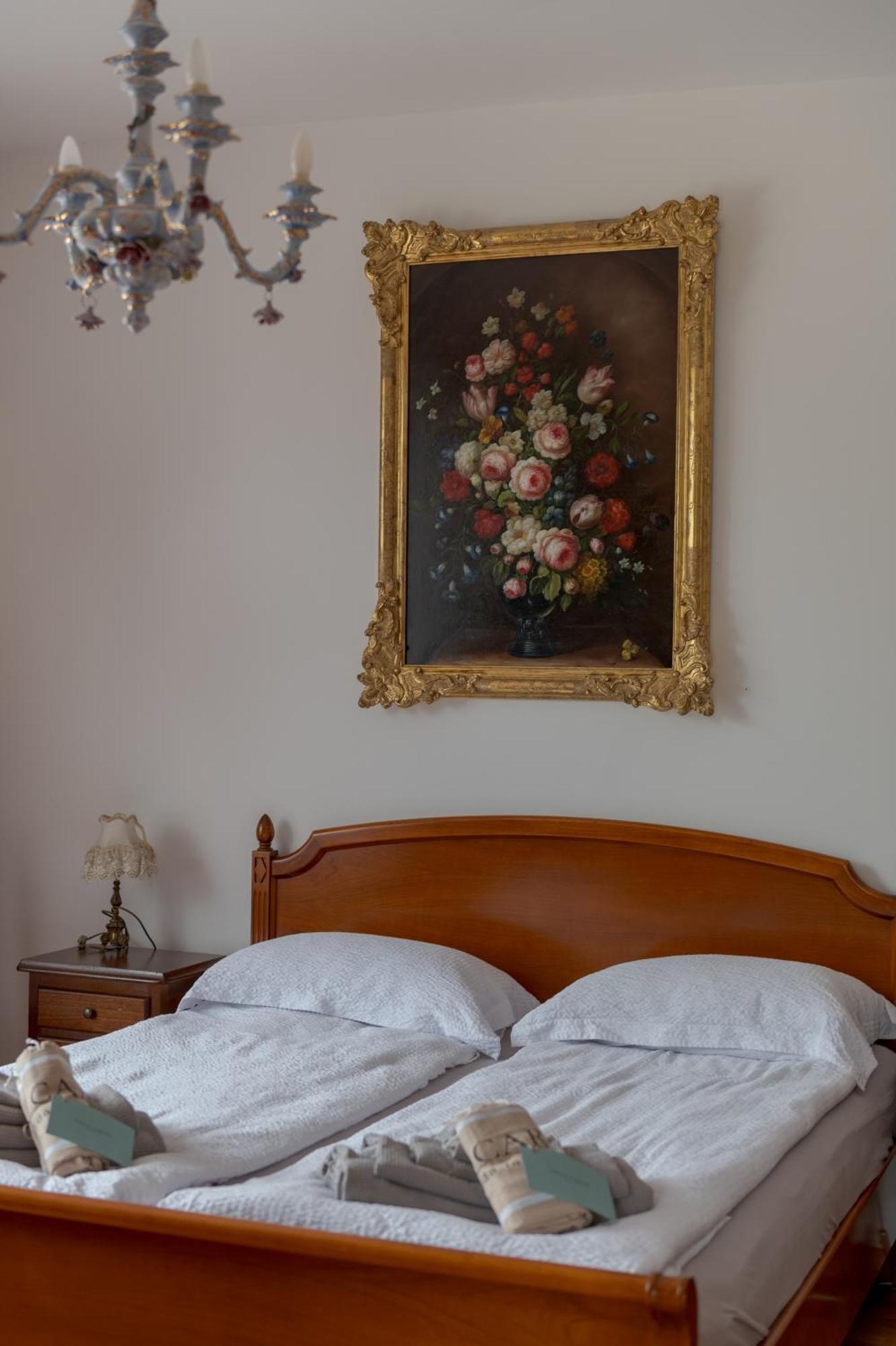 Villa Carini With 3000 Mq Garden & Heated Pool 卡斯特努沃德加尔达 外观 照片